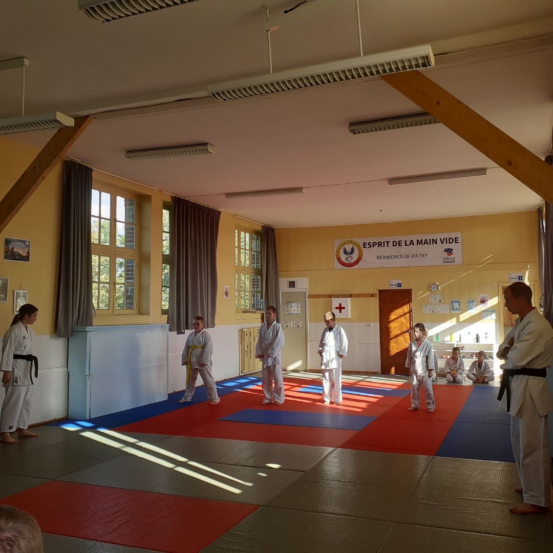 Basse Normandie karaté club de karaté esprit de la main vide condé sur noireau condé en normandie Valdallière Vassy Karaté Shotokan