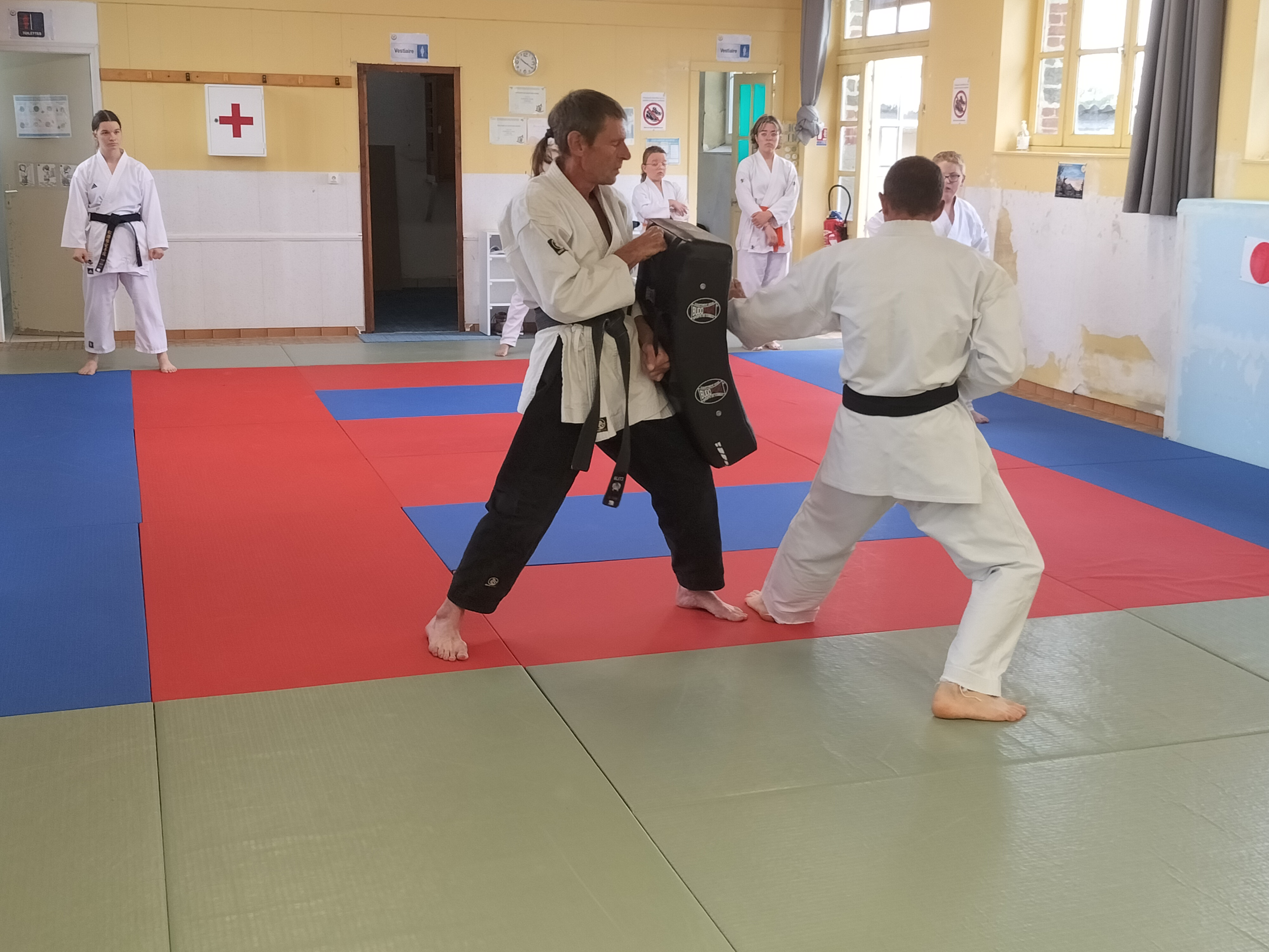 Basse Normandie karaté club de karaté esprit de la main vide condé sur noireau condé en normandie Valdallière Vassy Karaté Shotokan