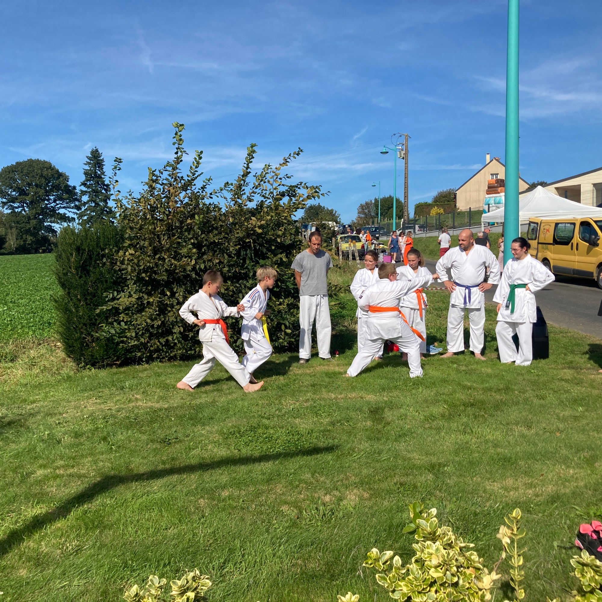 Basse Normandie karaté club de karaté esprit de la main vide condé sur noireau condé en normandie Valdallière Vassy Karaté Shotokan