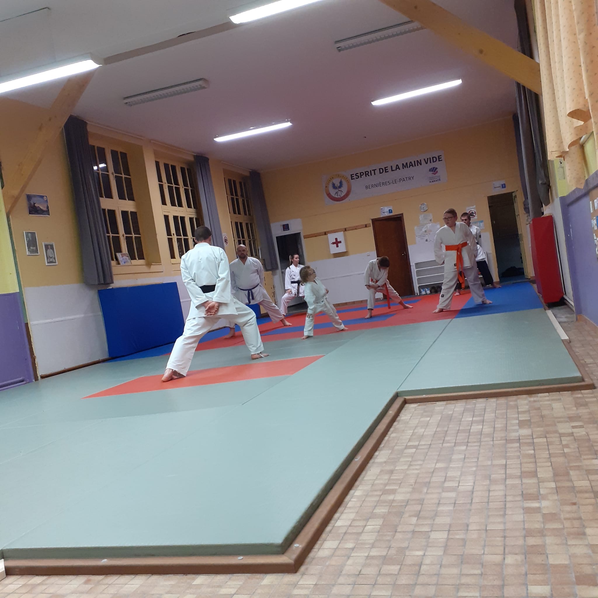 Basse Normandie karaté club de karaté esprit de la main vide condé sur noireau condé en normandie Valdallière Vassy Karaté Shotokan