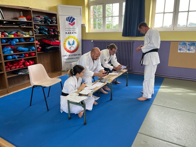Basse Normandie karaté club de karaté esprit de la main vide condé sur noireau condé en normandie Valdallière Vassy Karaté Shotokan