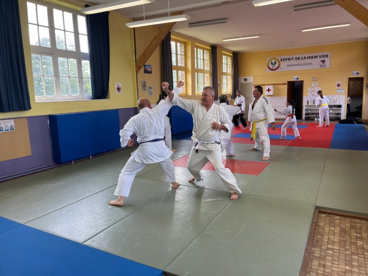 Basse Normandie karaté club de karaté esprit de la main vide condé sur noireau condé en normandie Valdallière Vassy Karaté Shotokan